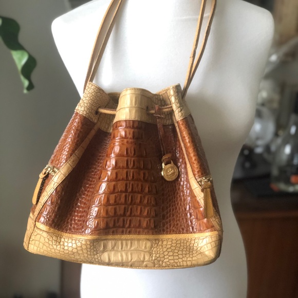 Brahmin Handbags - 🐊 LIKE NEW BRAHMIN cinch purse (with papers)